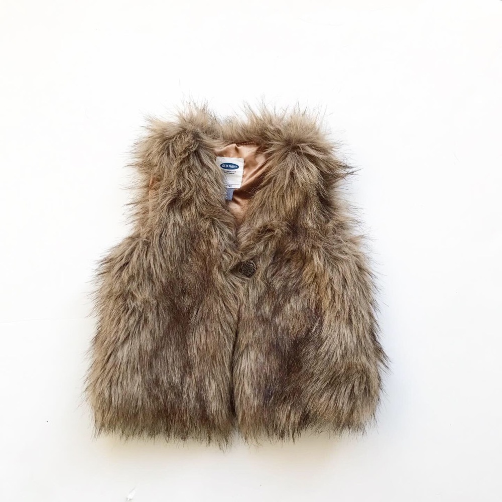 Old Navy beige single button faux fur vest  EUC 2T